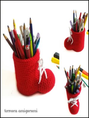 cover image of Crochet pattern for pen holder